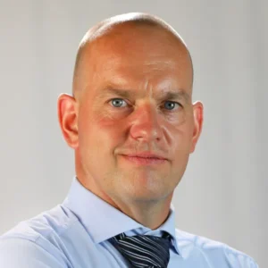 Portrait photo of Erik Akse.