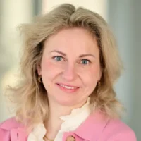 Portrait photo of Maria Linkova Nijs.